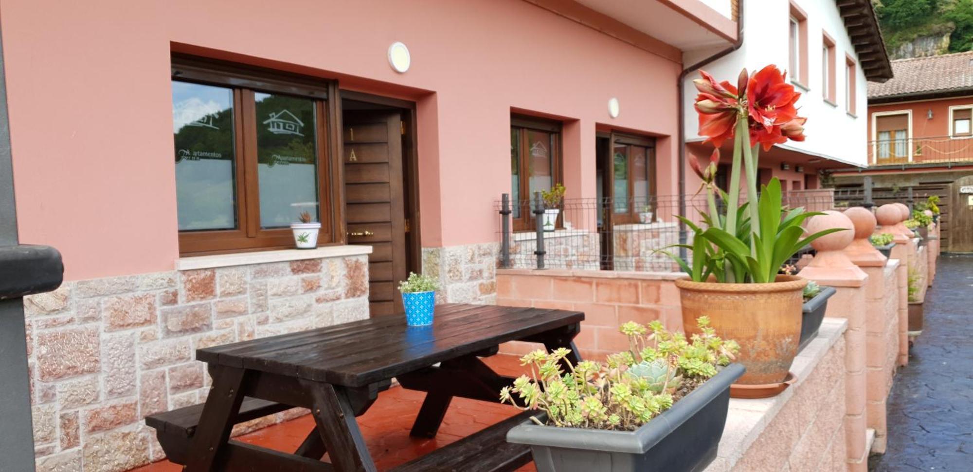 Apartamentos Fermin Cangas de Onis Bagian luar foto