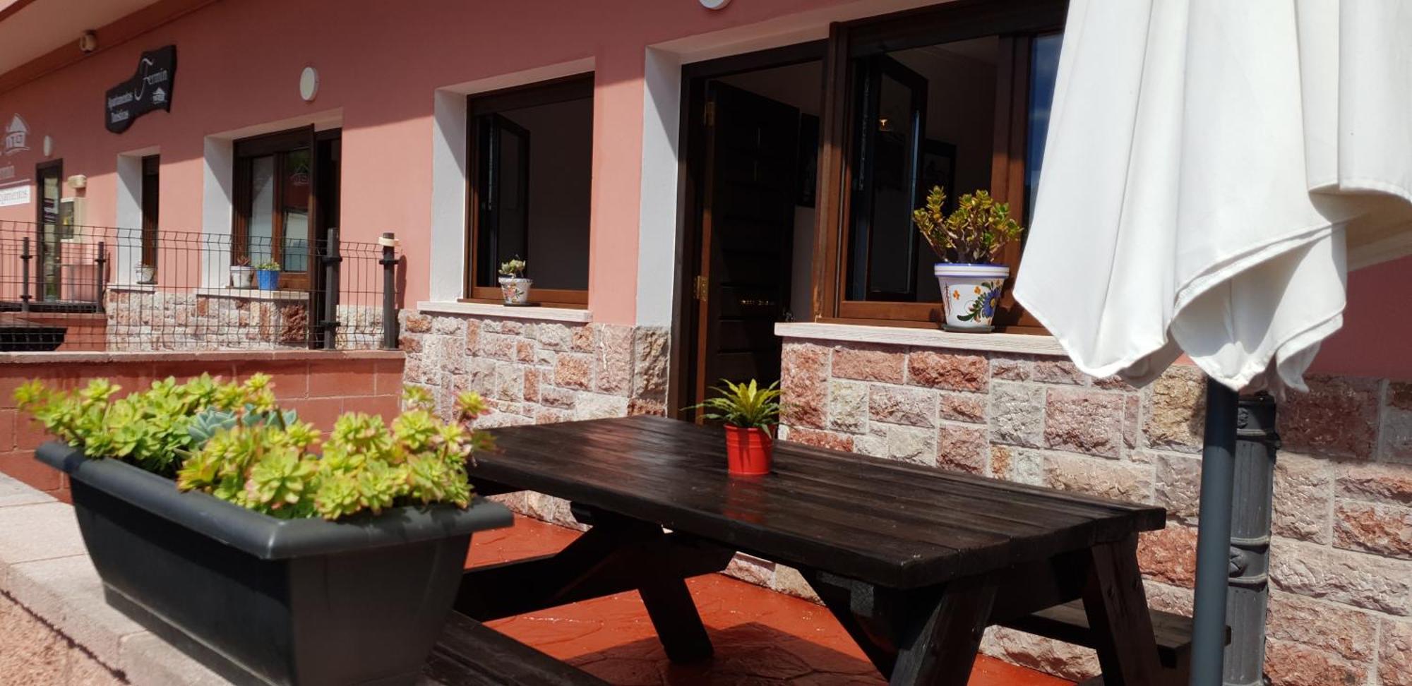 Apartamentos Fermin Cangas de Onis Bagian luar foto